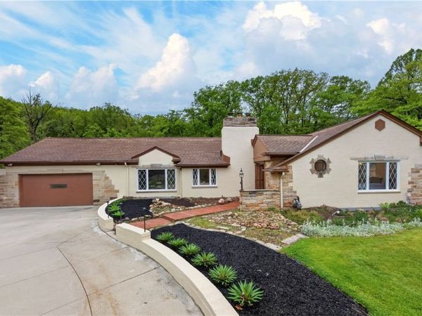 4250 Brainard Road , Orange Village, OH 44022