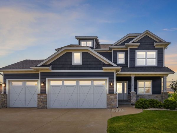 620 St Andrews Circle , Eldridge, IA 52478