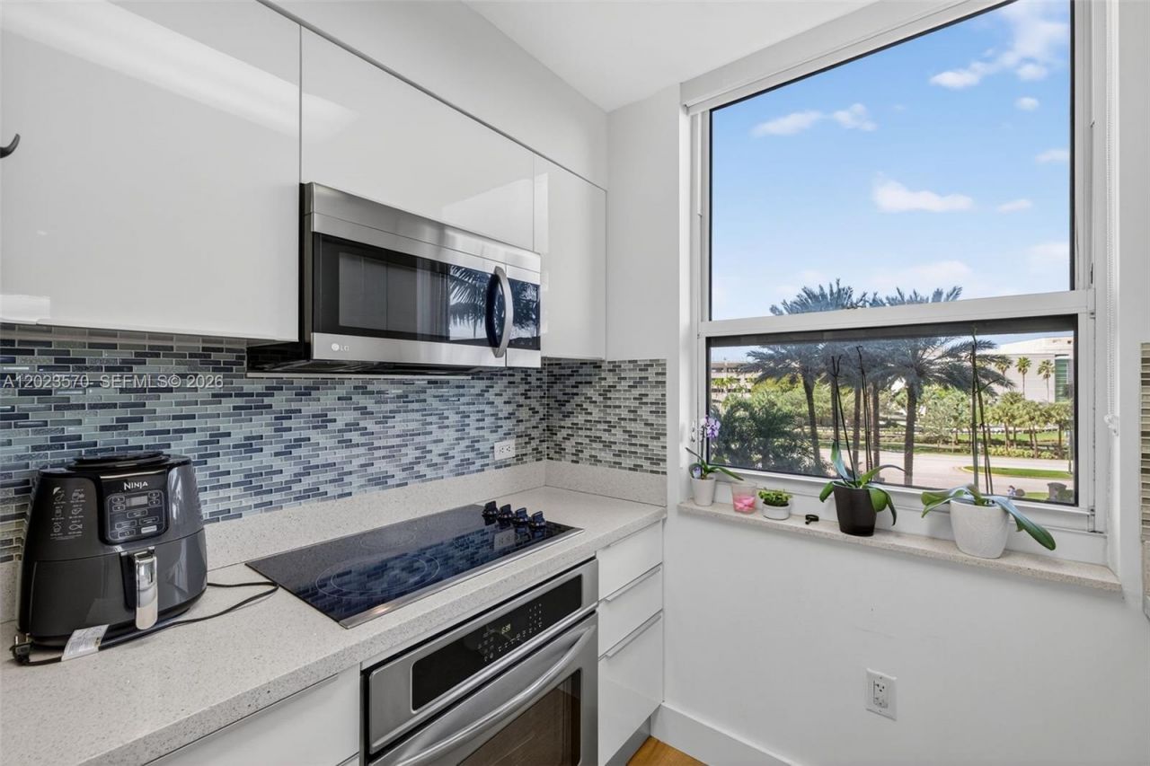 19501 W Country Club Dr, Unit 313, Aventura, FL 33180 Photo