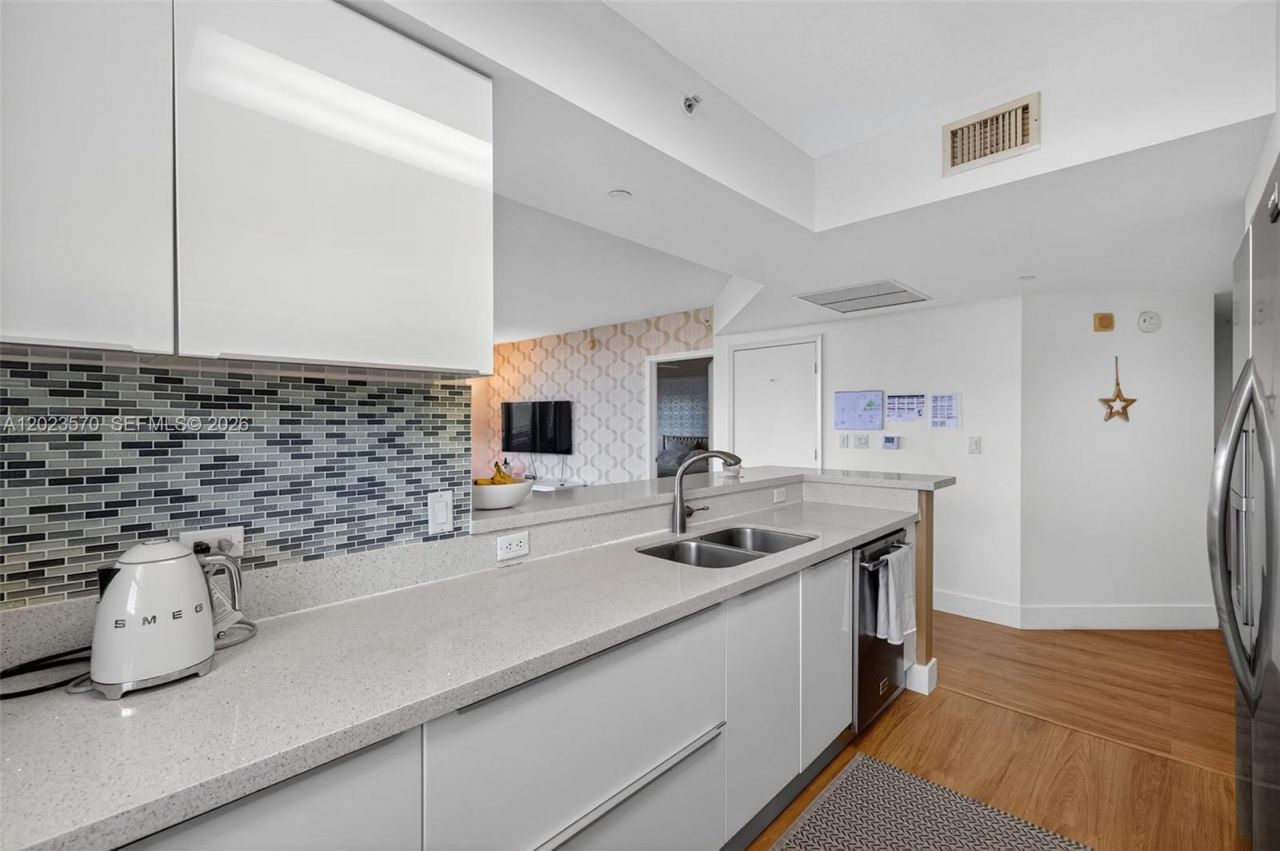 19501 W Country Club Dr, Unit 313, Aventura, FL 33180 Photo