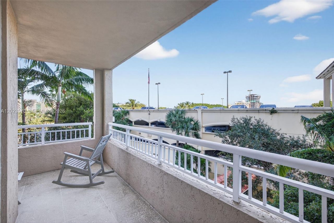 19501 W Country Club Dr, Unit 313, Aventura, FL 33180 Photo
