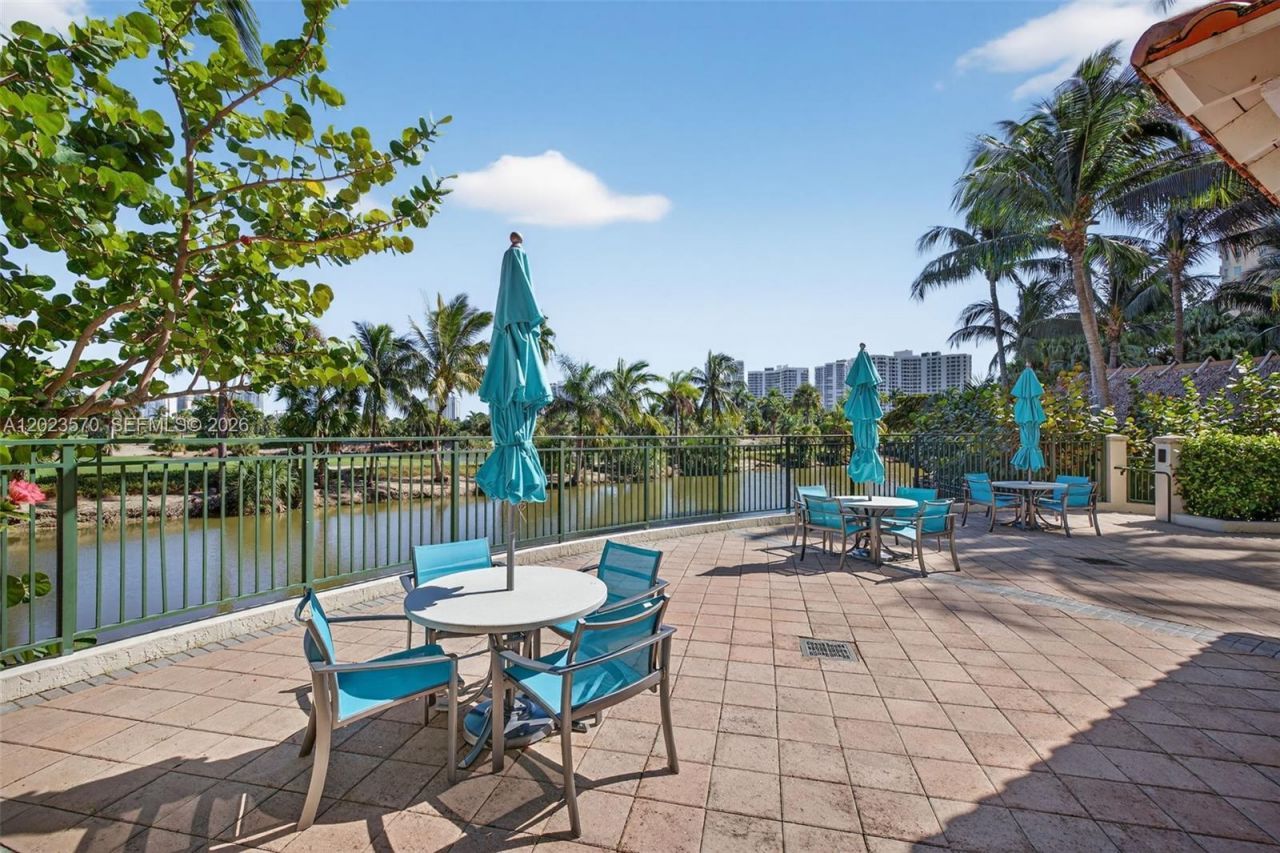 19501 W Country Club Dr, Unit 313, Aventura, FL 33180 Photo