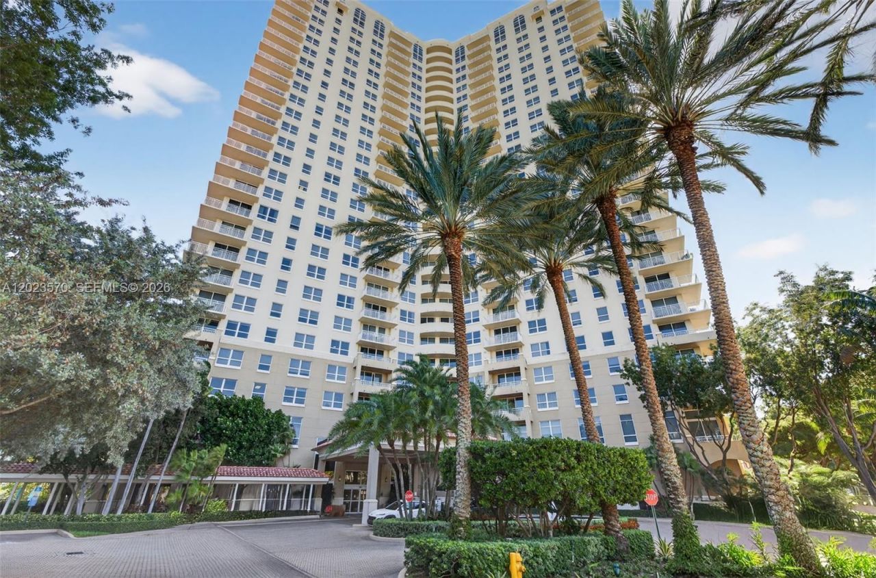 19501 W Country Club Dr, Unit 313, Aventura, FL 33180 Photo