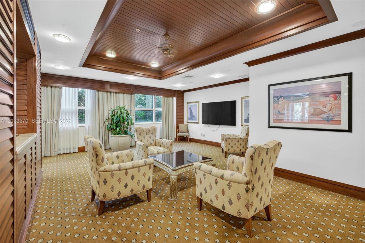 19501 W Country Club Dr, Unit 313, Aventura, FL 33180 Photo
