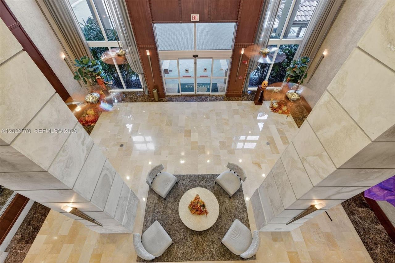 19501 W Country Club Dr, Unit 313, Aventura, FL 33180 Photo