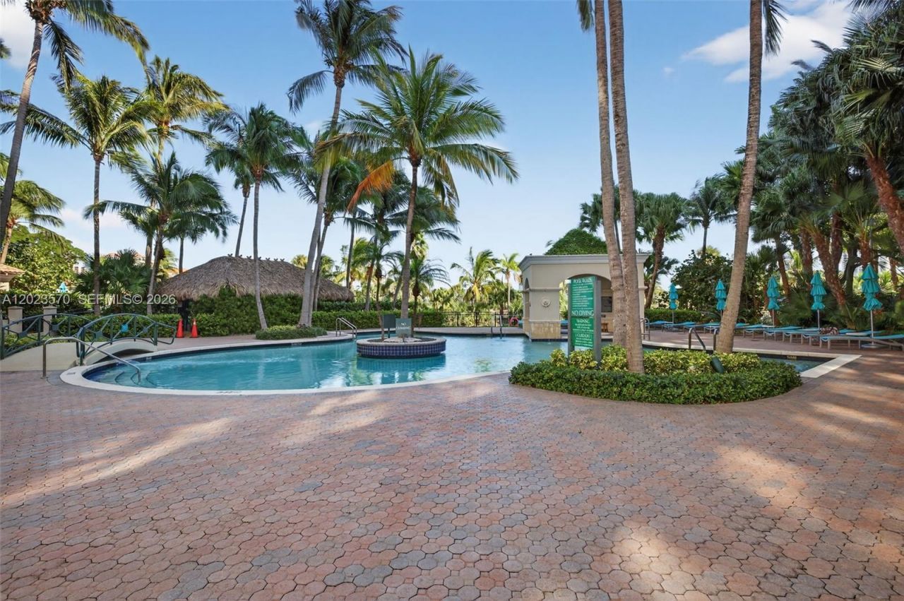 19501 W Country Club Dr, Unit 313, Aventura, FL 33180 Photo