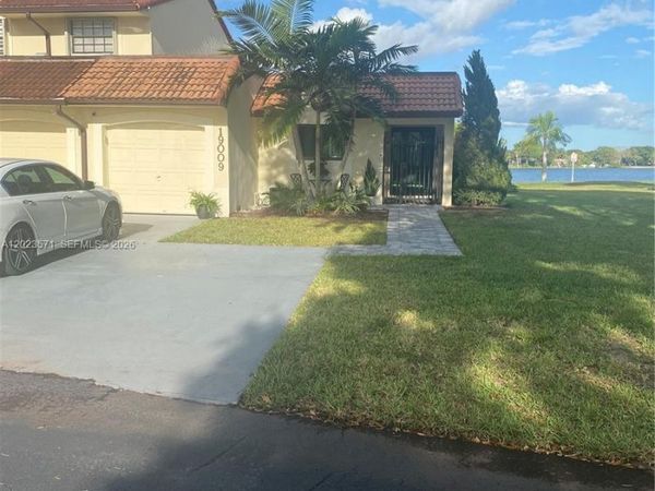 19009 NW 64th Ct , Hialeah, FL 33015