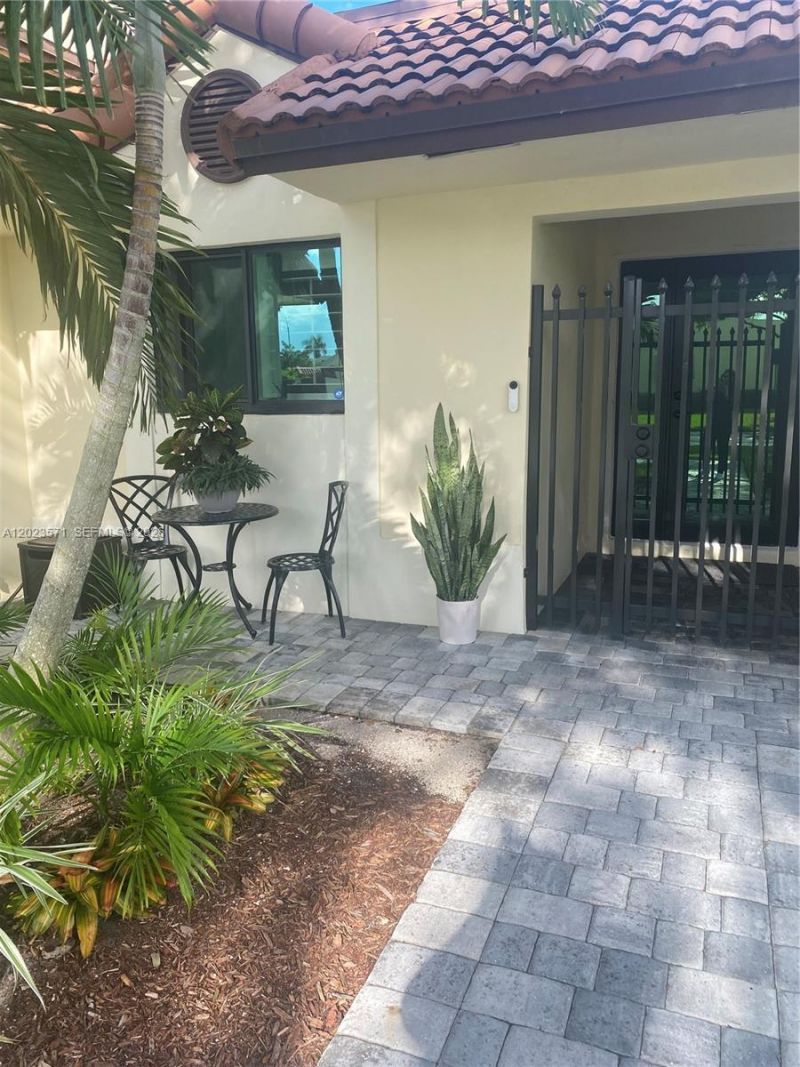 19009 NW 64th Ct , Hialeah, FL 33015 Photo