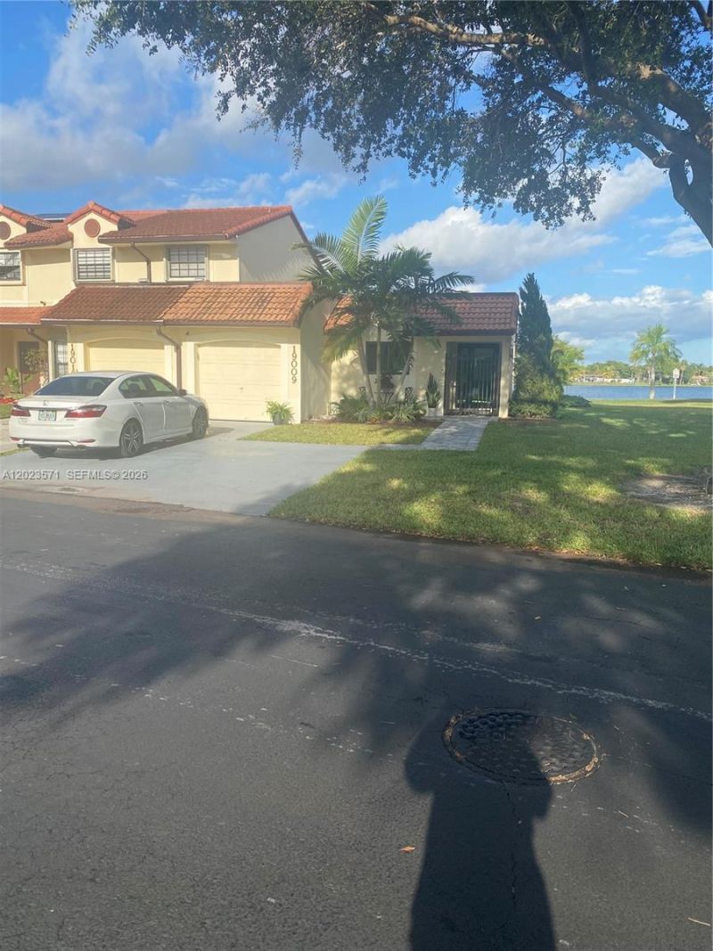 19009 NW 64th Ct , Hialeah, FL 33015 Photo