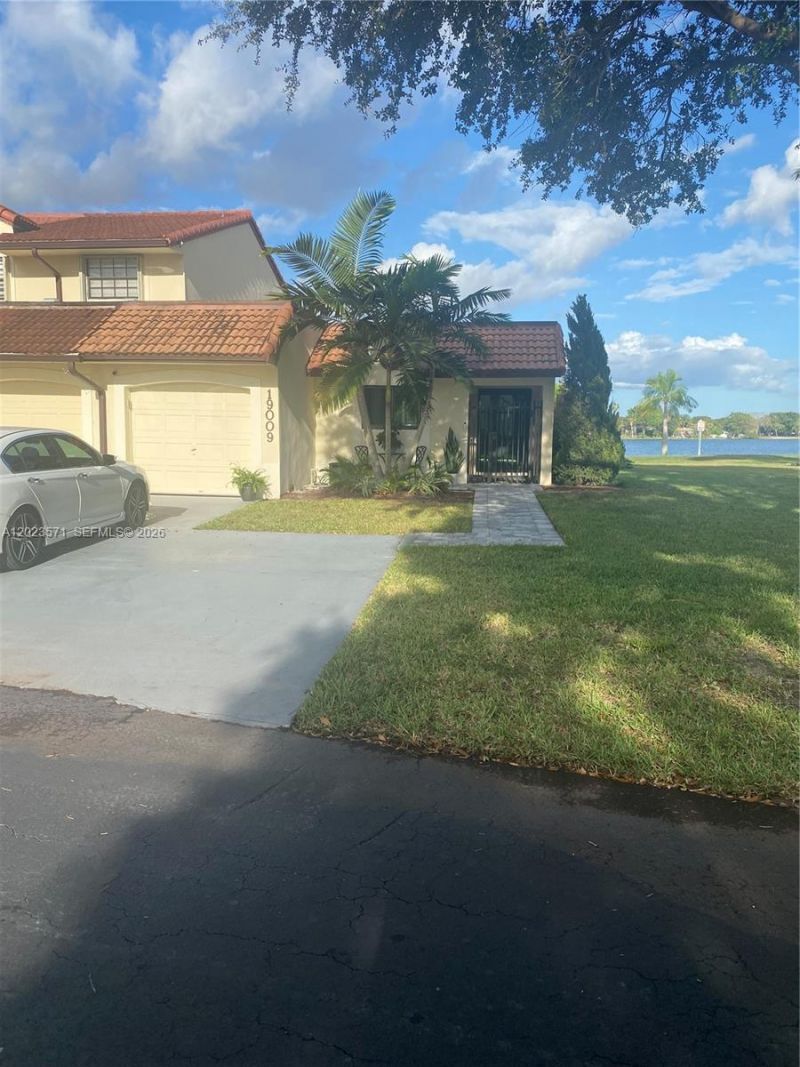 19009 NW 64th Ct , Hialeah, FL 33015 Photo