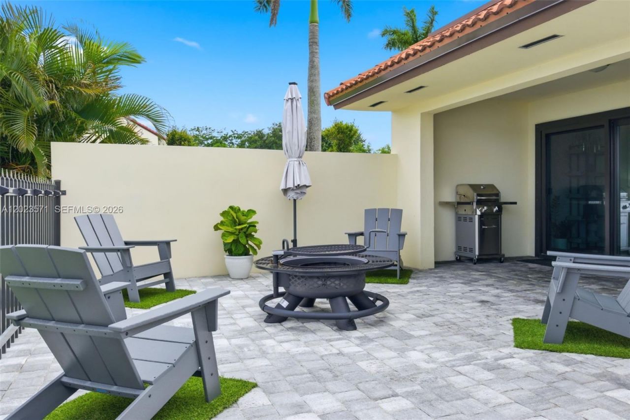 19009 NW 64th Ct, Hialeah, FL 33015 Photo