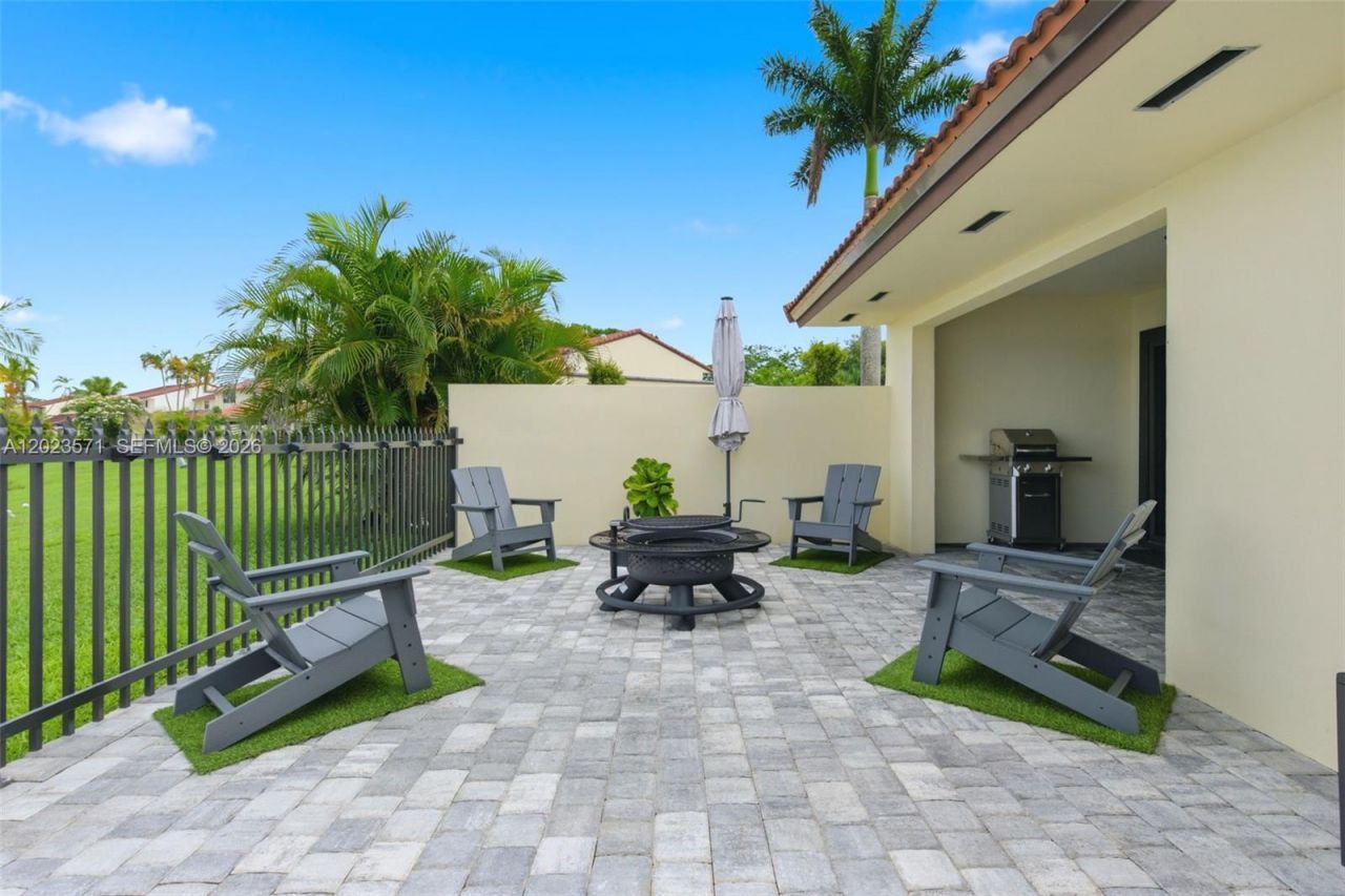 19009 NW 64th Ct, Hialeah, FL 33015 Photo