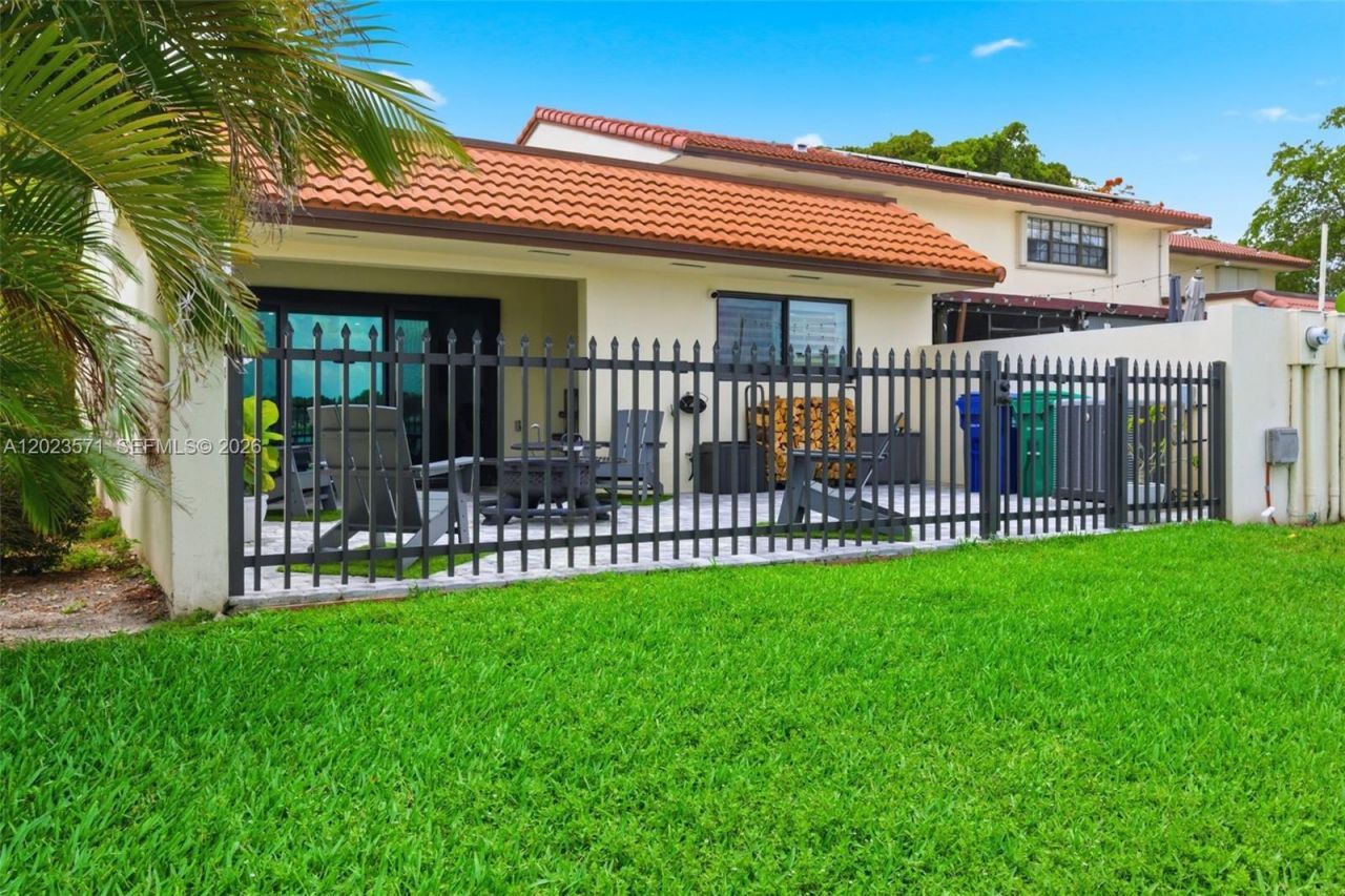 19009 NW 64th Ct, Hialeah, FL 33015 Photo