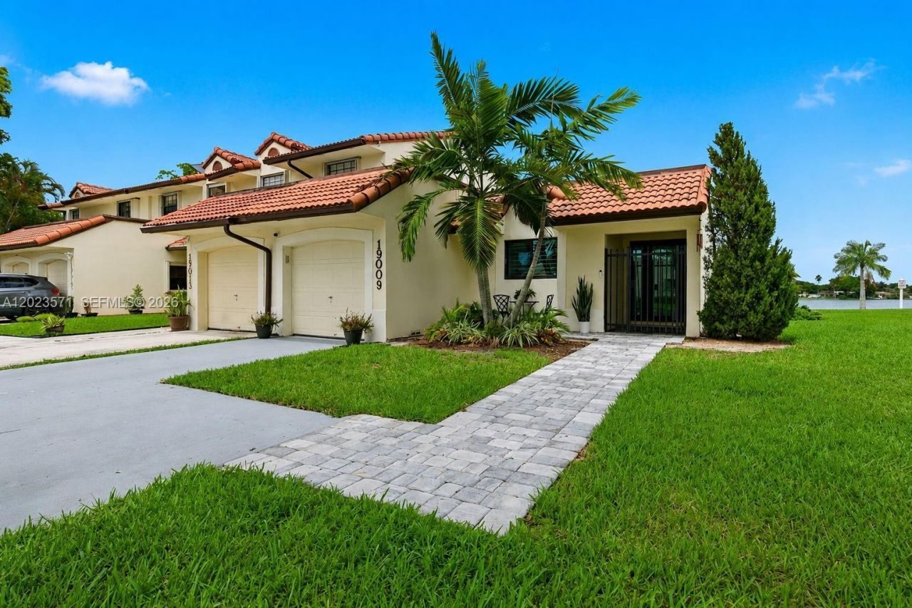 19009 NW 64th Ct, Hialeah, FL 33015 Photo