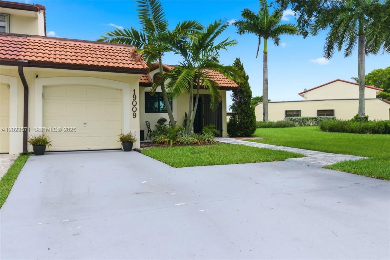 19009 NW 64th Ct, Hialeah, FL 33015 Photo