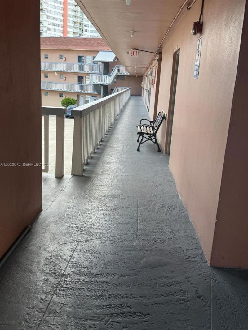 18555 NE 14th Ave, Unit 615A, Miami, FL 33179 Photo