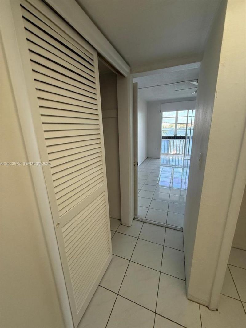 18555 NE 14th Ave, Unit 615A, Miami, FL 33179 Photo