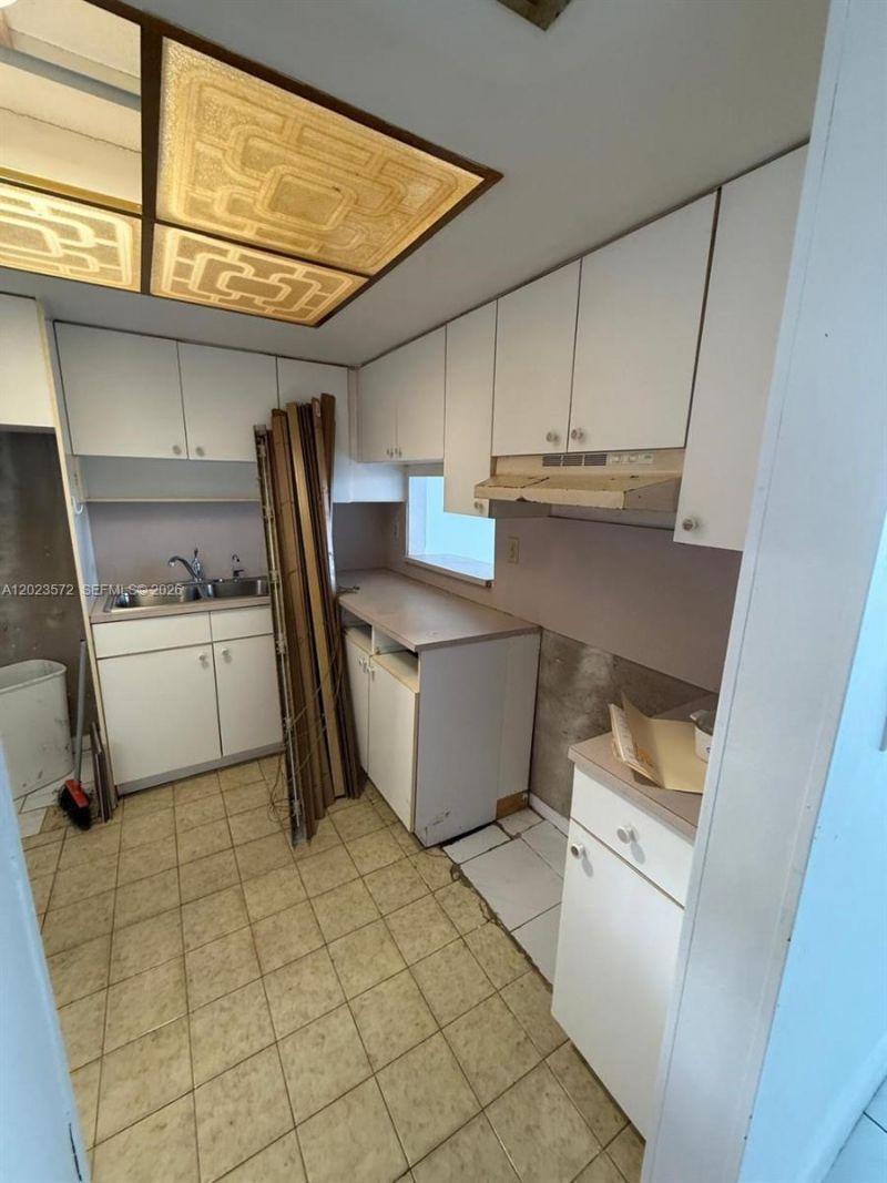 18555 NE 14th Ave, Unit 615A, Miami, FL 33179 Photo