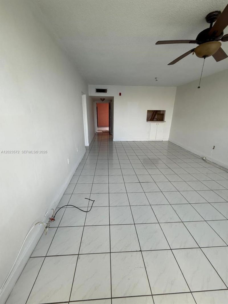 18555 NE 14th Ave, Unit 615A, Miami, FL 33179 Photo