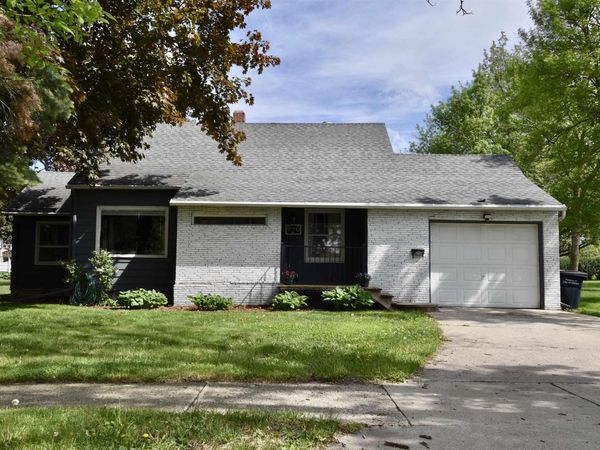 920 8TH ST, Sibley, IA 51249