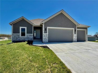 508 Skyview Lane, Liberty, MO 64068