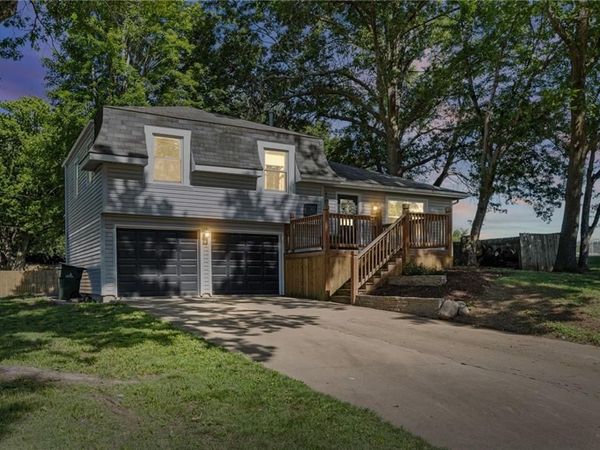 1000 N Woodland Street, Olathe, KS 66061