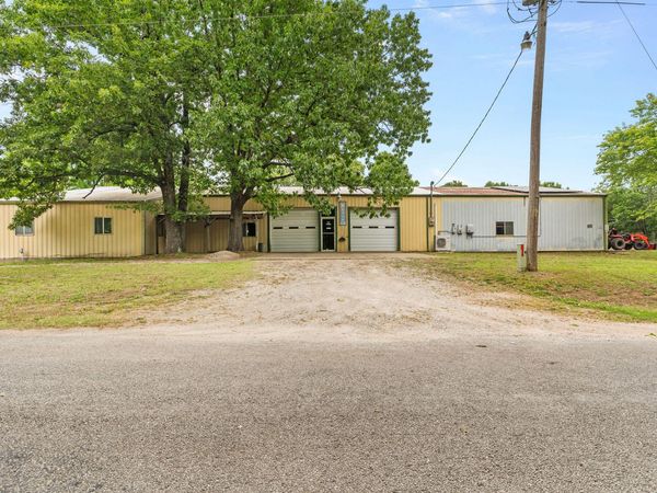 21643 Lawrence 1040 , Pierce City, MO 65723