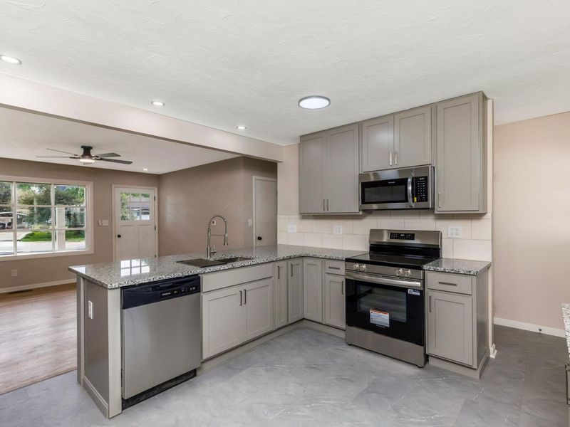 913 Roosevelt Court , Newark, OH 43055 Photo 12