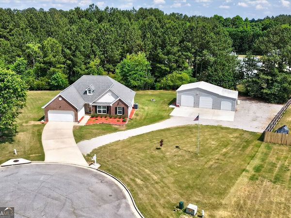 111 Queens Lane, Good Hope, GA 30641