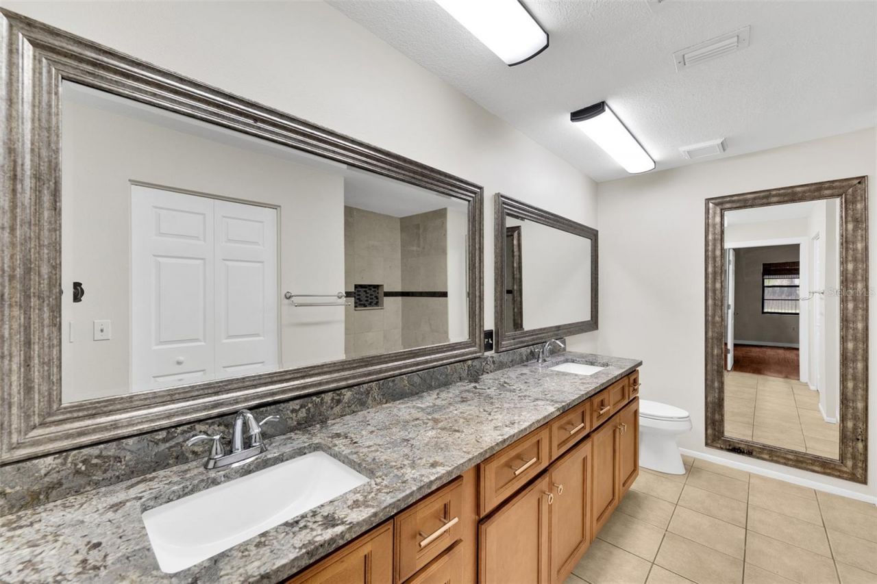 5015 Barrington Circle, Unit 201, Sarasota, FL 34234 Photo
