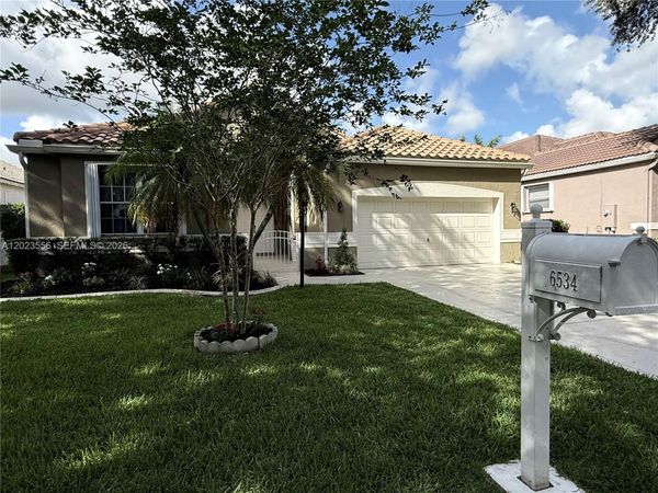 6534 NW 80th Dr , Parkland, FL 33067
