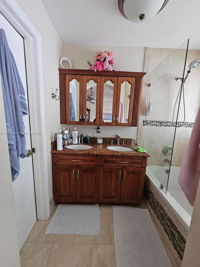 8960 W Flagler St , Unit 3, Miami, FL 33174 Photo