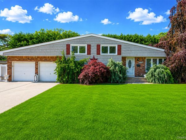 73 Danbury Street, Bay Shore, NY 11706