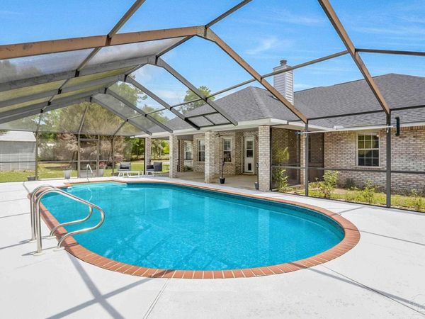 10686 Hatcher St, Milton, FL 32583