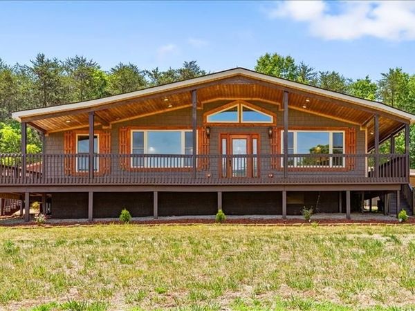 144 Turney Farm Lane , Pilot Mountain, NC 27041
