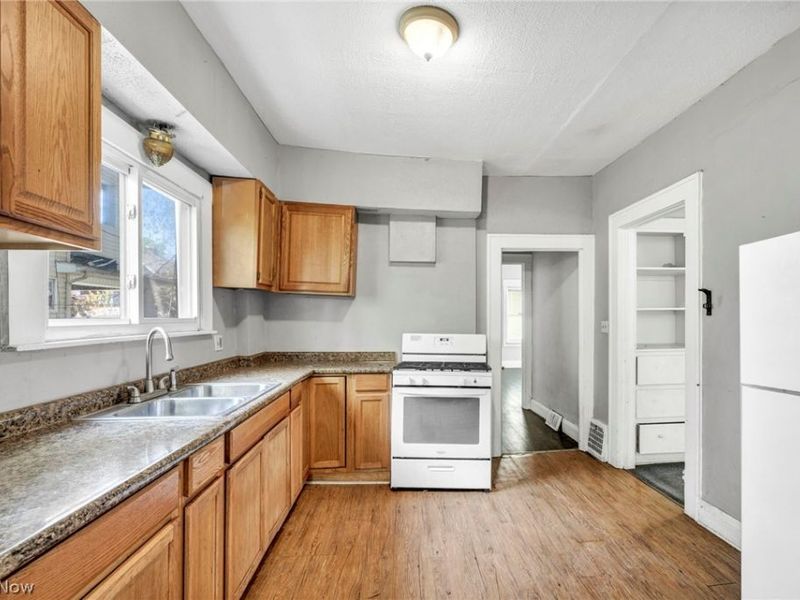 840 Work Drive , Akron, OH 44320 Photo 5