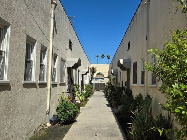 551 W 10th Street, Unit 9, Long Beach, CA 90813
