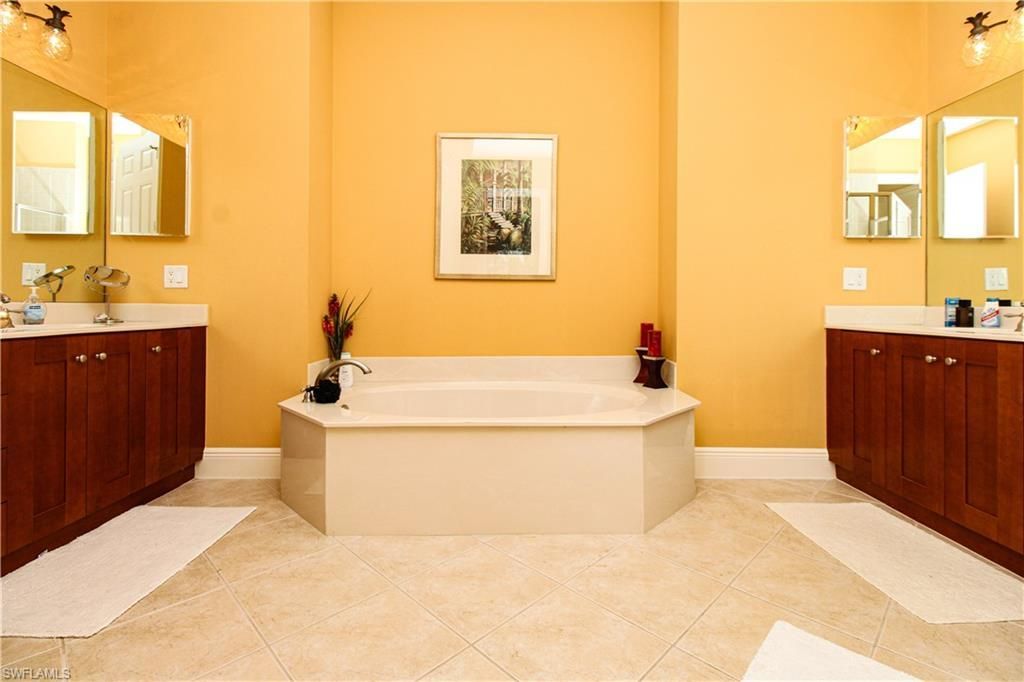 9224 Campanile Cir, Unit 203, Naples, FL 34114 Photo