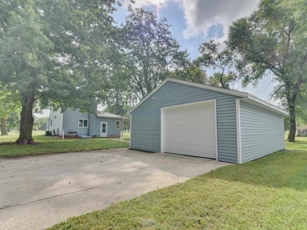 501 South Wilson Avenue , Graettinger, IA 51342