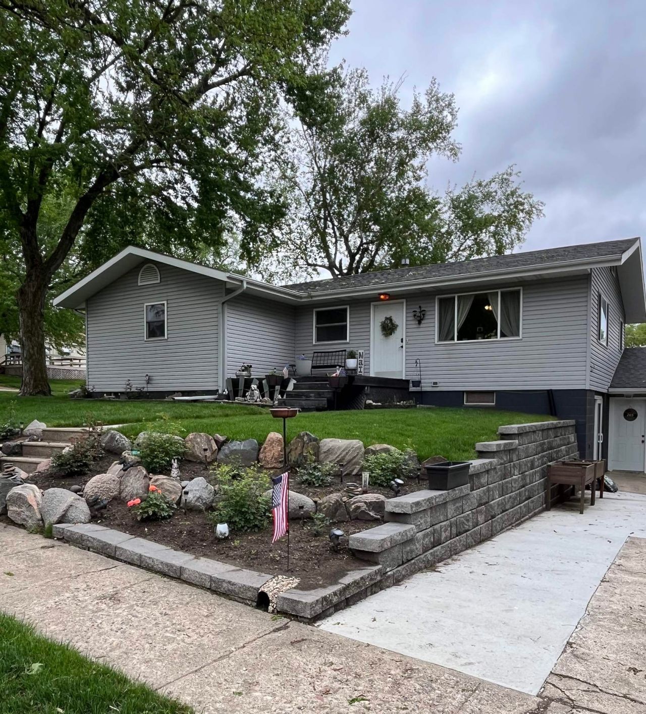 205 W Lost Island St , Graettinger, IA 51342 Main Photo