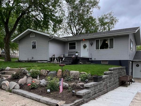 205 W Lost Island St, Graettinger, IA 51342