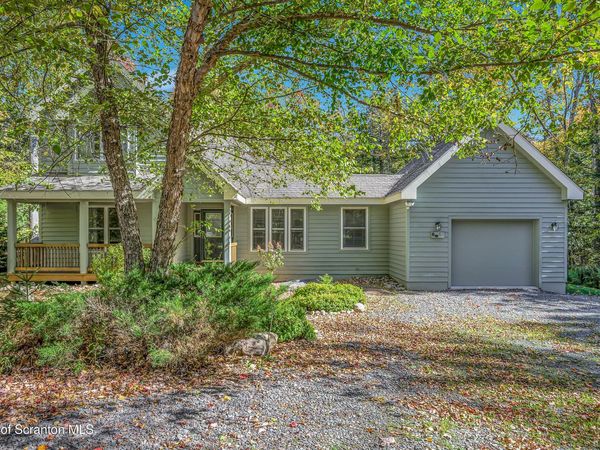 67 Bender Road, Gouldsboro, PA 18424