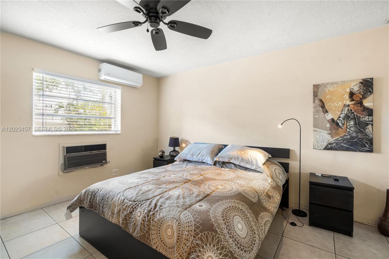 160 NE 8th Avenue, Unit 21A, Hallandale Beach, FL 33009 Photo
