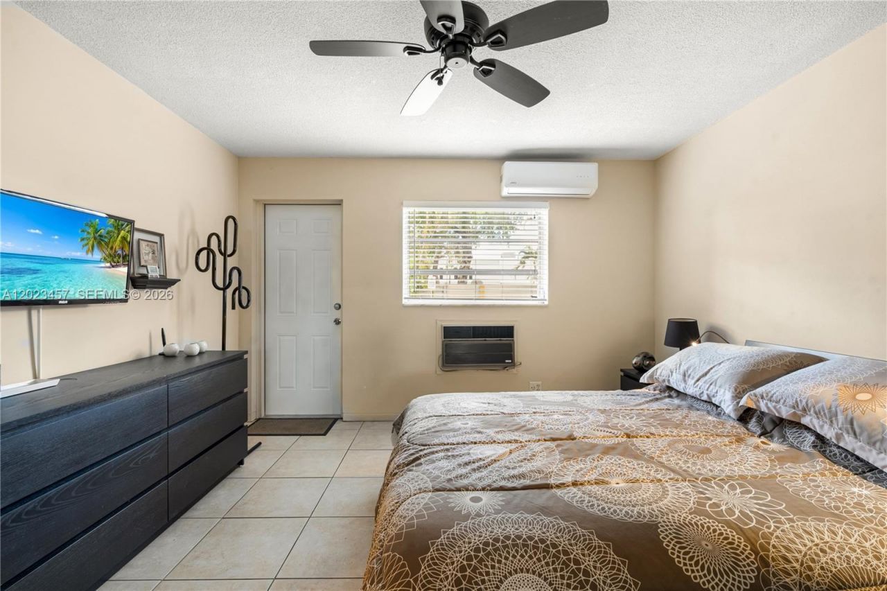 160 NE 8th Avenue, Unit 21A, Hallandale Beach, FL 33009 Photo