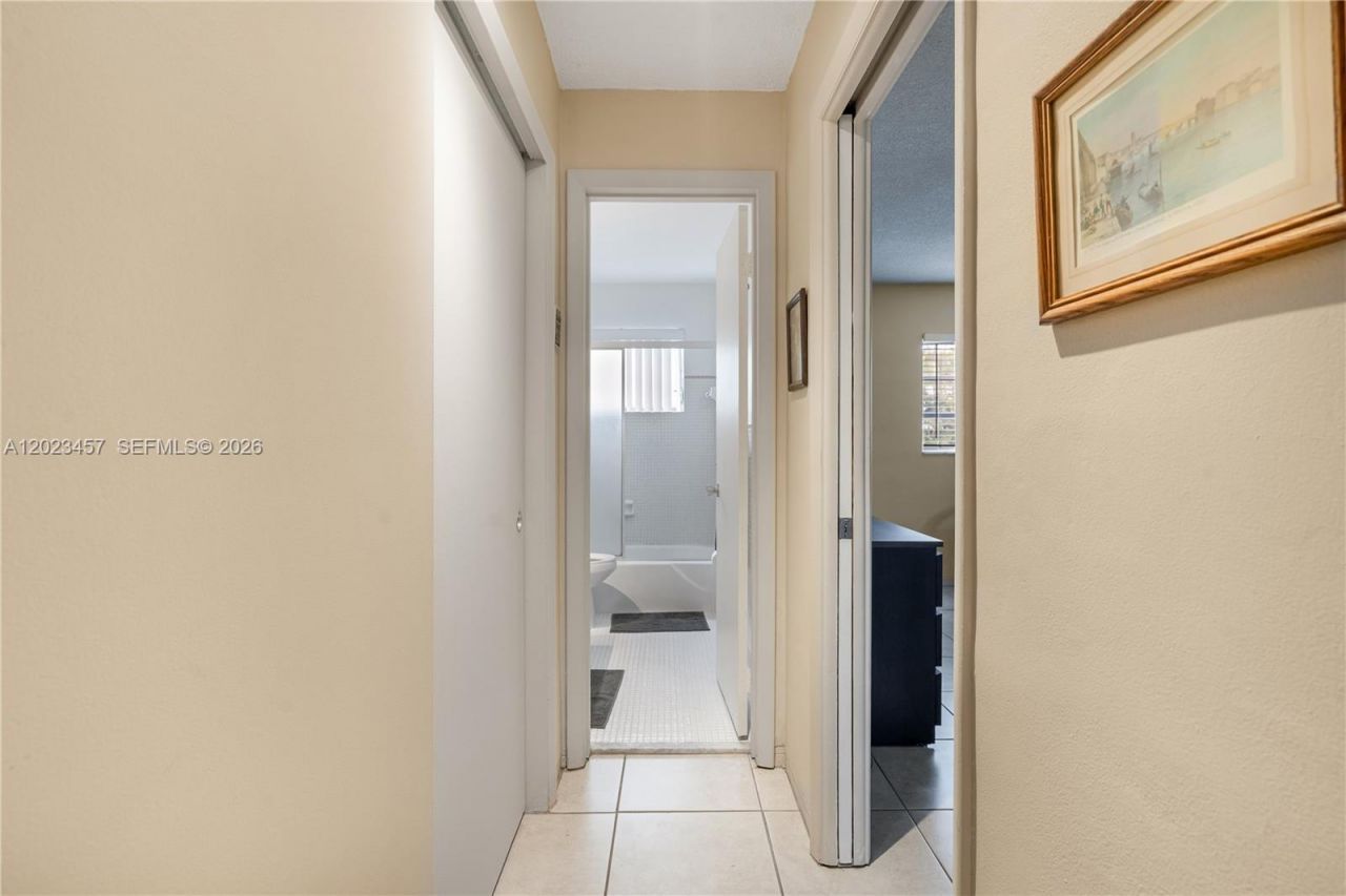 160 NE 8th Avenue, Unit 21A, Hallandale Beach, FL 33009 Photo