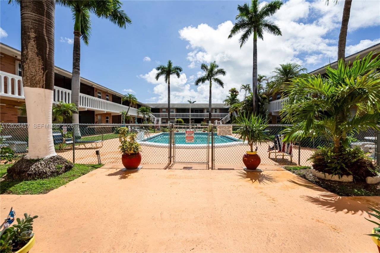 160 NE 8th Avenue, Unit 21A, Hallandale Beach, FL 33009 Photo