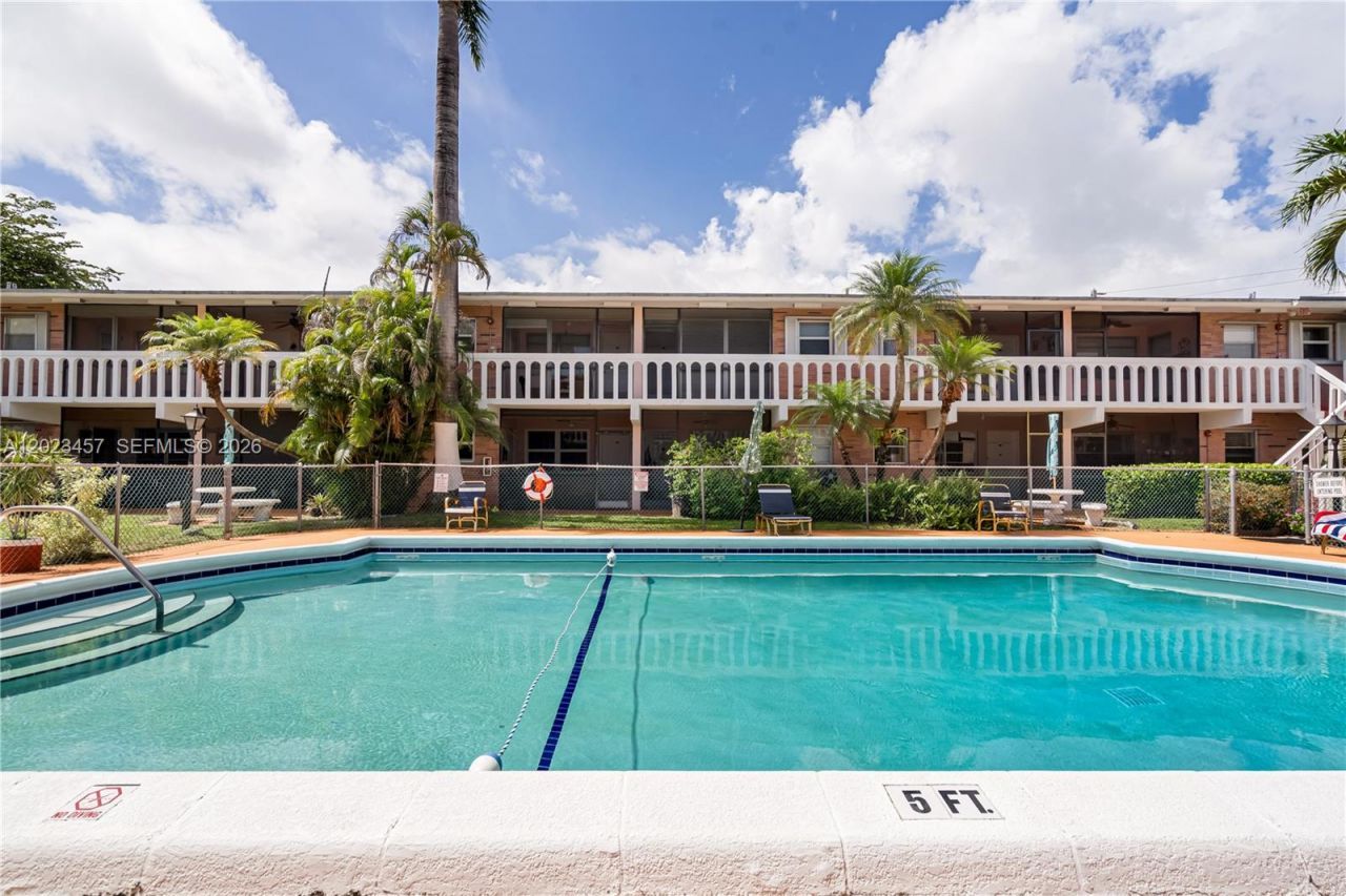 160 NE 8th Avenue, Unit 21A, Hallandale Beach, FL 33009 Photo