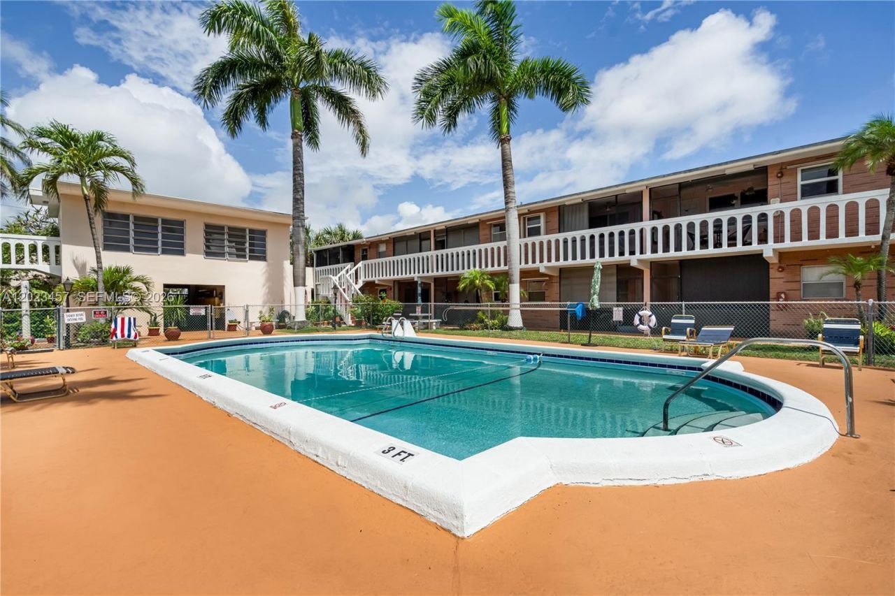 160 NE 8th Avenue, Unit 21A, Hallandale Beach, FL 33009 Photo