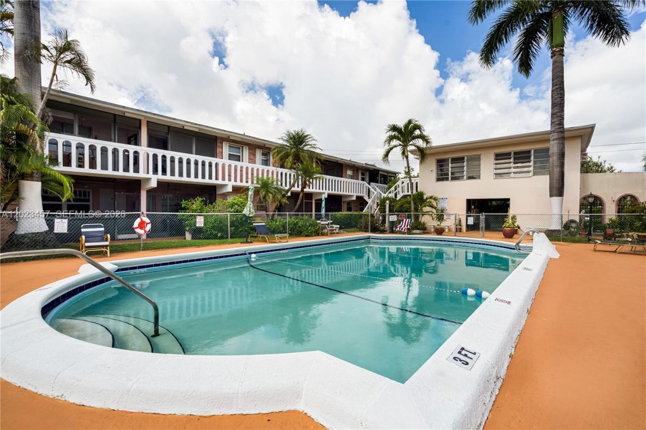 160 NE 8th Avenue, Unit 21A, Hallandale Beach, FL 33009 Photo