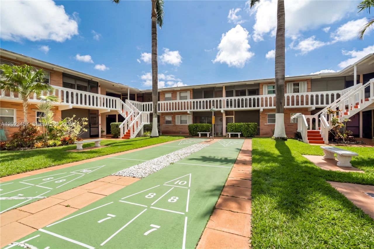 160 NE 8th Avenue, Unit 21A, Hallandale Beach, FL 33009 Photo